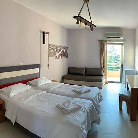 Dioni Hotel Adelianos Kampos Exteriör bild
