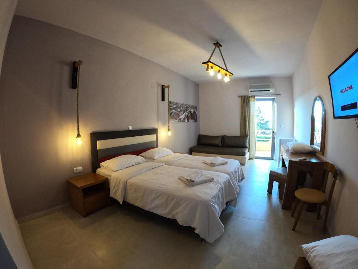 Dioni Hotel Adelianos Kampos Exteriör bild