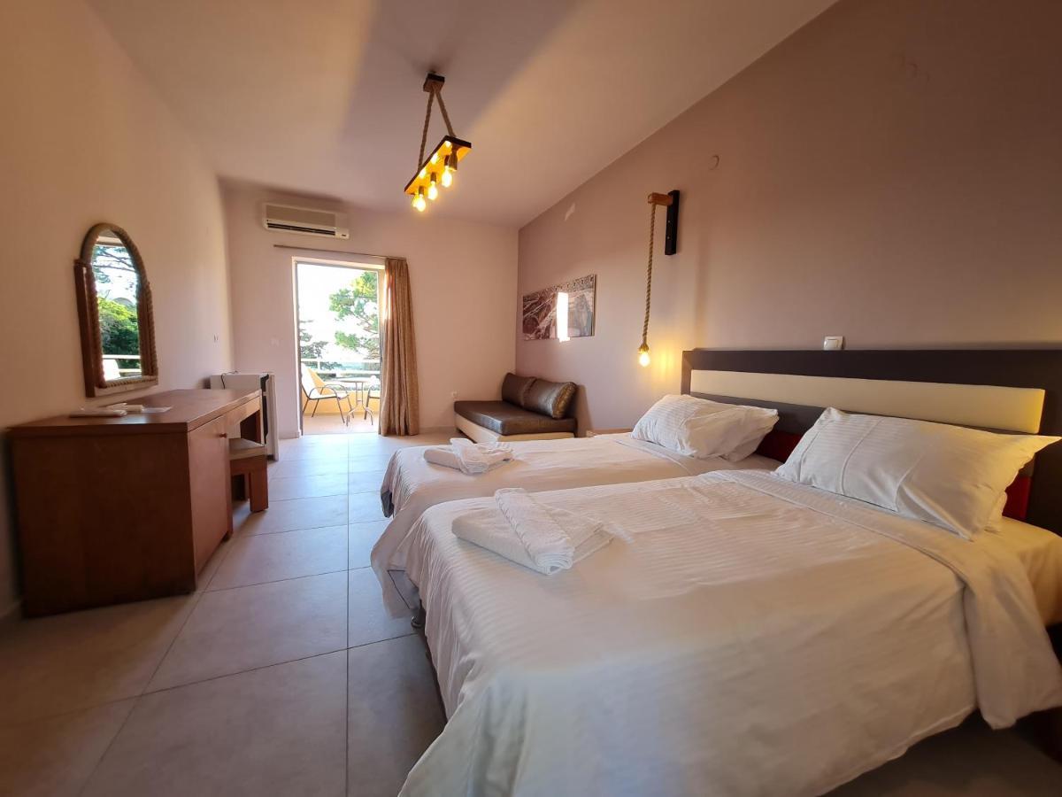 Dioni Hotel Adelianos Kampos Exteriör bild