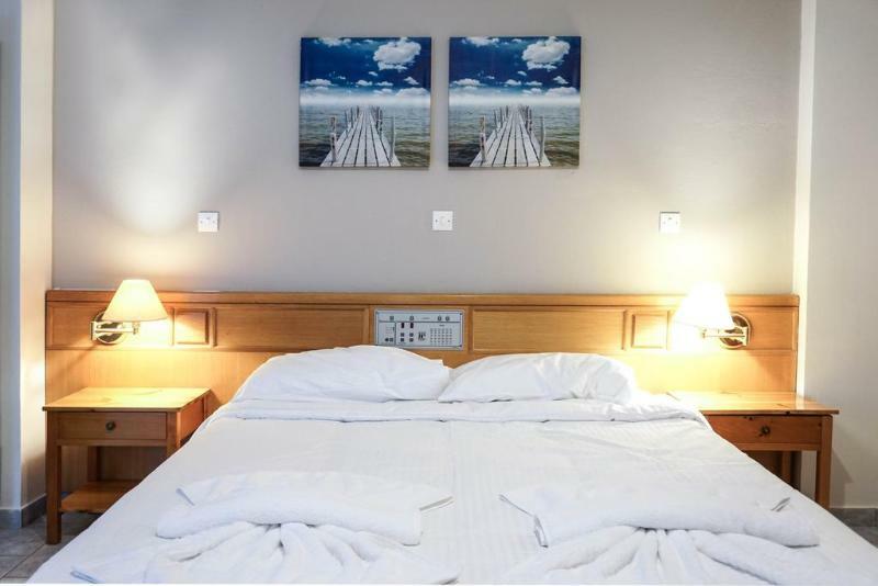 Dioni Hotel Adelianos Kampos Exteriör bild