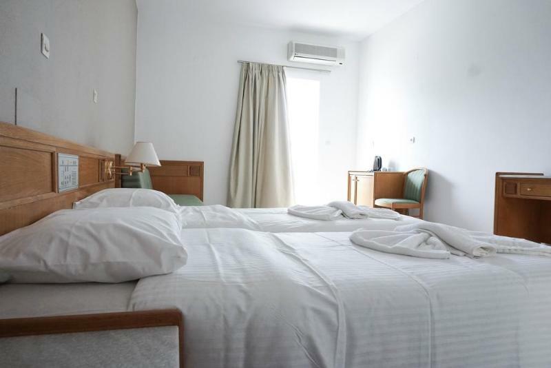 Dioni Hotel Adelianos Kampos Exteriör bild