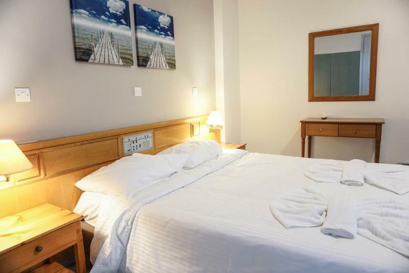 Dioni Hotel Adelianos Kampos Exteriör bild
