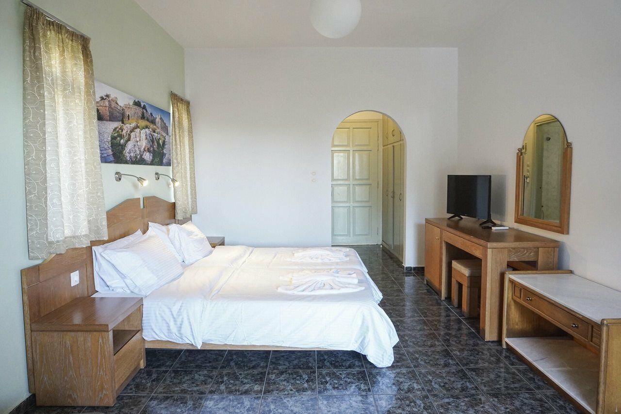 Dioni Hotel Adelianos Kampos Exteriör bild
