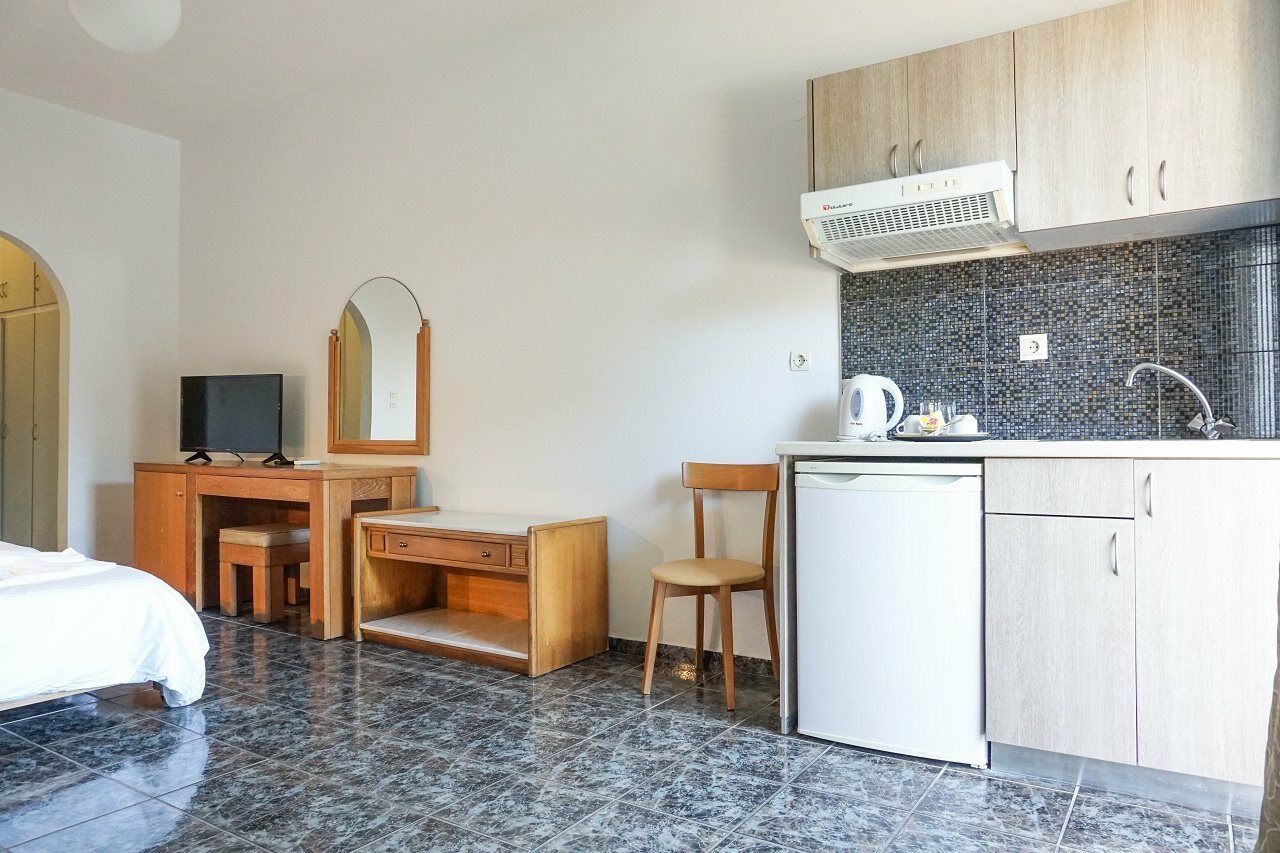 Dioni Hotel Adelianos Kampos Exteriör bild
